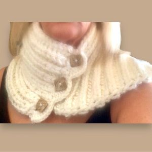 HANDMADE SCARF NECK WARMER COLLAR THICK CHUNKY IVORY KNIT Button Closure